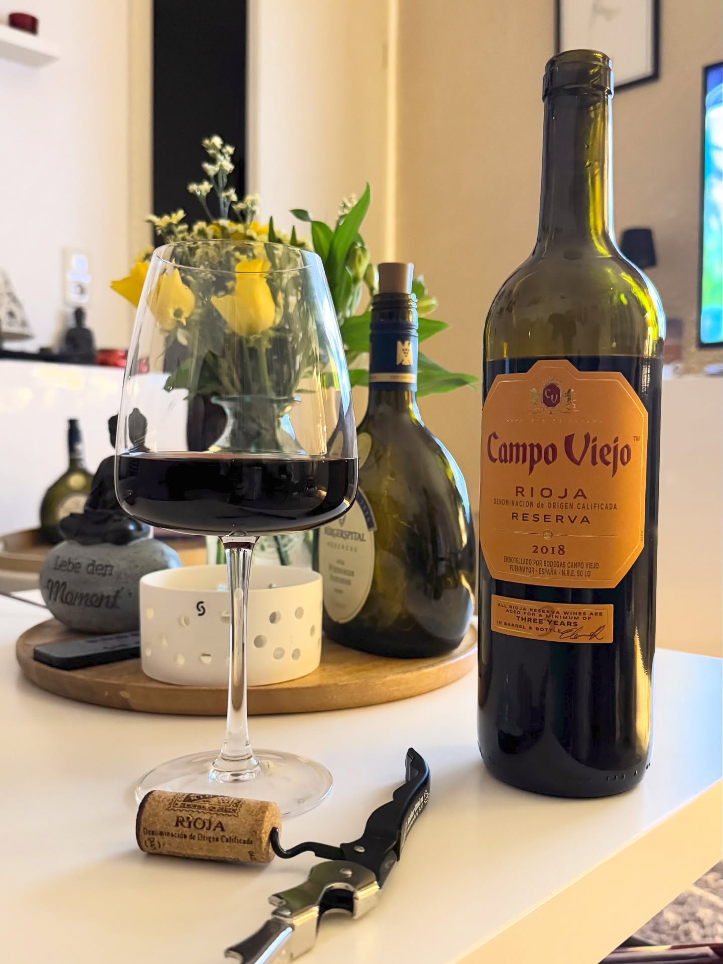 Bei einem Rioja Reserva hab ich mir Mälzers Meisterklasse angeschaut und dann noch verpasste Folgen der 14. Staffel von The Taste geschaut.  #food #wine #genuss #inweinwetrust #rioja #rotwein #spanischerwein #spanischerrotwein #mälzer #thetaste