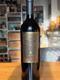 Diese beiden Weine werde ich bald nicht mehr so einfach kaufen können. Warum? Die Importeurin @calot.wines hat leider das Handtuch werfen müssen. Noch ist mir kein neuer Importeur bekannt für die Weine von @vinyesocults  Wenn ihr was wisst, gebt gern Bescheid.  Den 2020er Gran Malbec versuche ich mir bis zu meinem 55 Geburtstag aufzuheben. Das wäre dann 2029  Den 2022 Malbec werde ich bestimmt noch dieses Jahr vernaschen.  Wenn ihr noch Weine von Vinyes Ocults kaufen möchtet, das Edelrausch in Schleußig und im @engrosendetail gibt es auch noch ein paar.  Prost 🍷  #rotwein #vinyesocults #malbec #argentinien #inweinwetrust