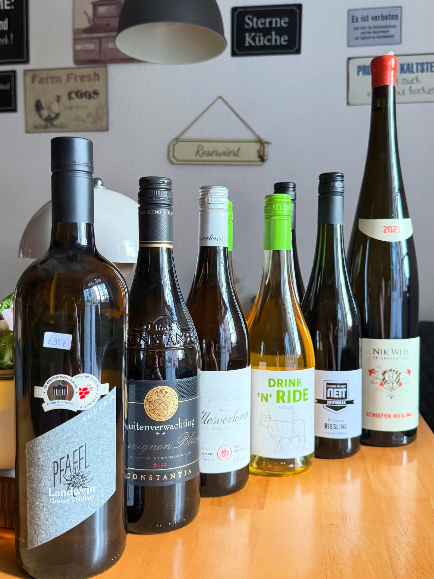 Ihr kennt das bestimmt.
Eigentlich wollte ich nur den Vorrat an alkoholfreien Weinen aufstocken, Zack stehen fast 100€ auf der Kreditkartenabrechnung. Naja, man gönnt sich ja sonst nichts. Oder ?  #weinkaufen #leipzig #edelrausch #weinblog #inweinwetrust
